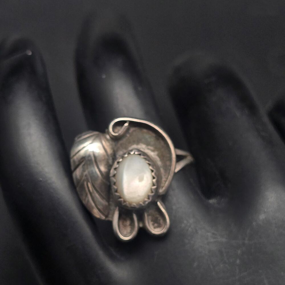 Sterling Silver Mother of Pearl Native Ring Size 6